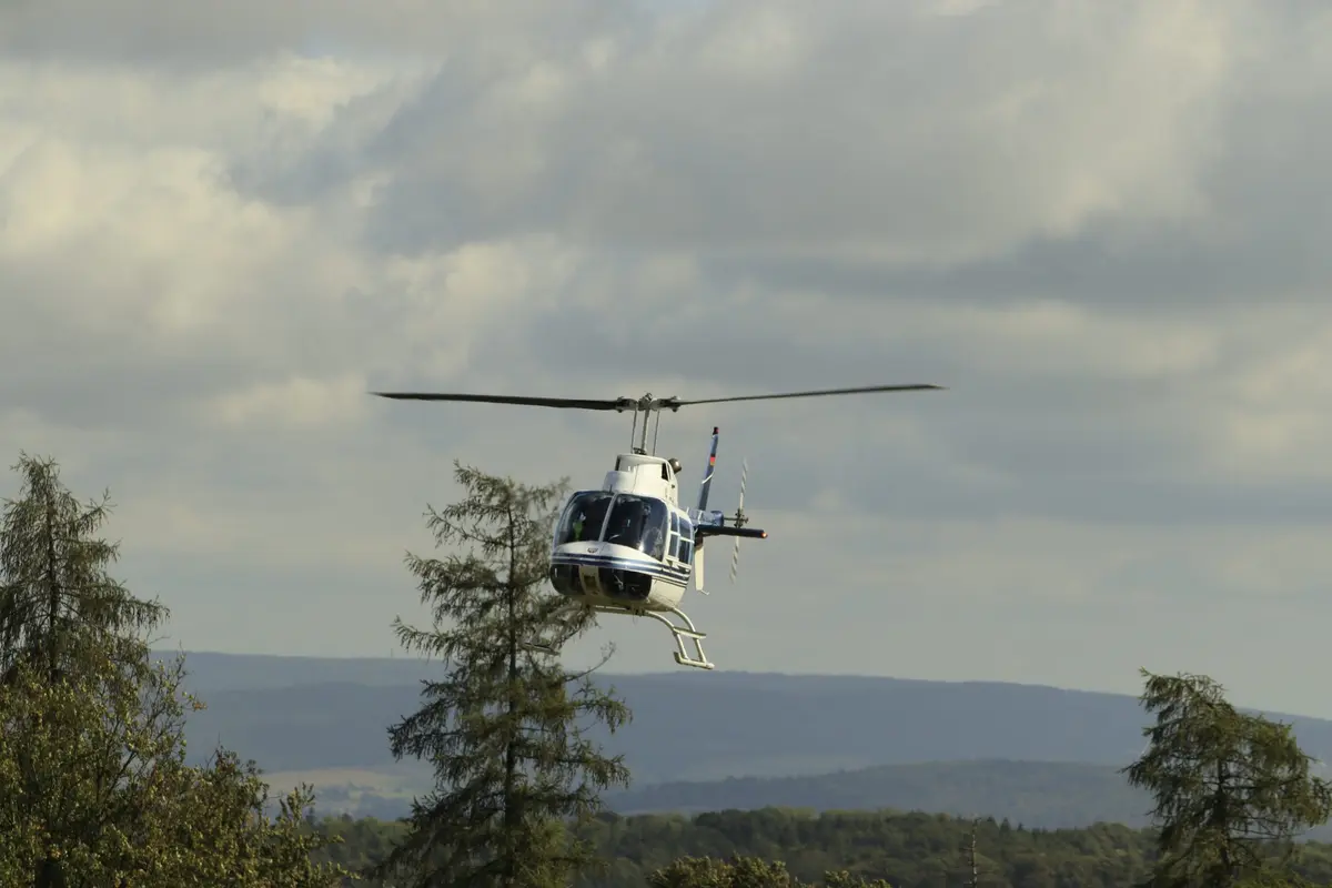Hubschrauber über dem Weserbergland